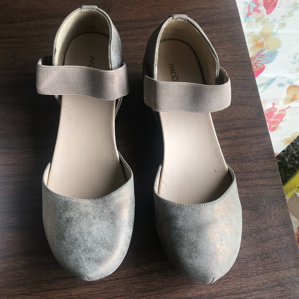 Shoes - Picture 2 of 4